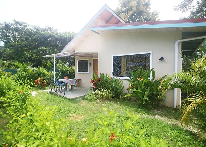 Cabinas Casa Bonita Holiday home *