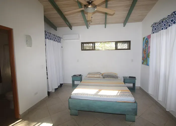 Cabinas Casa Bonita *
